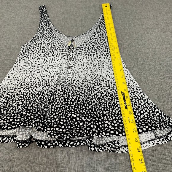 Jessica Simpson Soft Flowy Tank Top Black White Leopard Scoop Neck Viscose Small - Picture 8 of 12